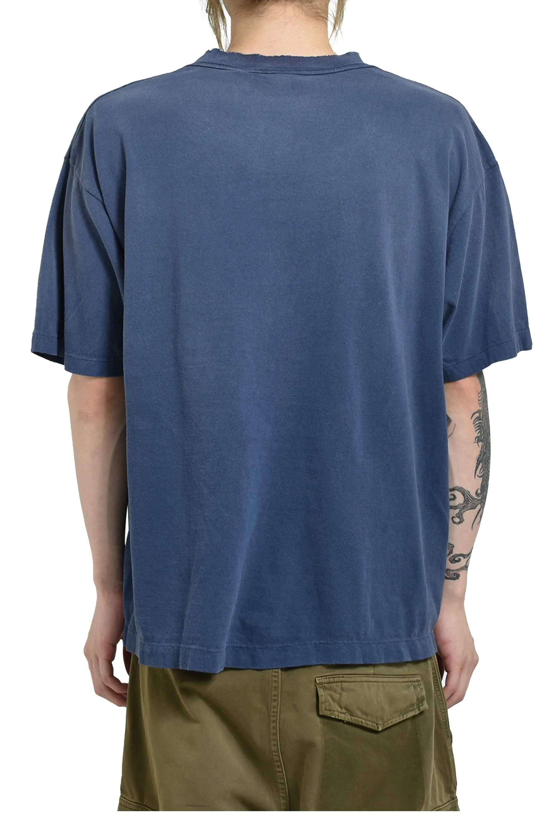 SAINT Mxxxxxx × Ghost in the Shell GS_SS TEE/GST IN THE SHELL/NVY Ghost in the Shell co-branded distressed short-sleeves White-haired plain character TEE Washed blue S-XL Look for the cylindrical fabric with no side seams. The open width is almost meaningless Asut ready-made garments dyed The whole piece is sprayed with horsetail. The collar and cuffs are faded. The collar and cuffs are frayed. Many hangings are worn. The oversized printing position restores the authenticity level. Customized joint main mark/wash mark/with little angel anti-counterfeiting mark
